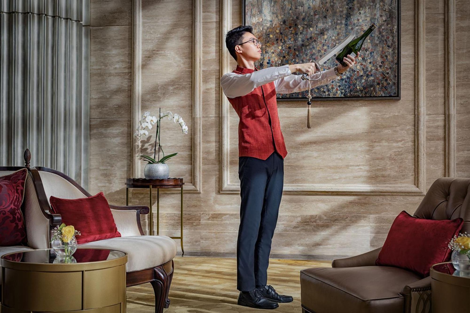 Hotel The St. Regis Abu Dhabi Esterno foto A butler at The Ritz-Carlton, Hong Kong