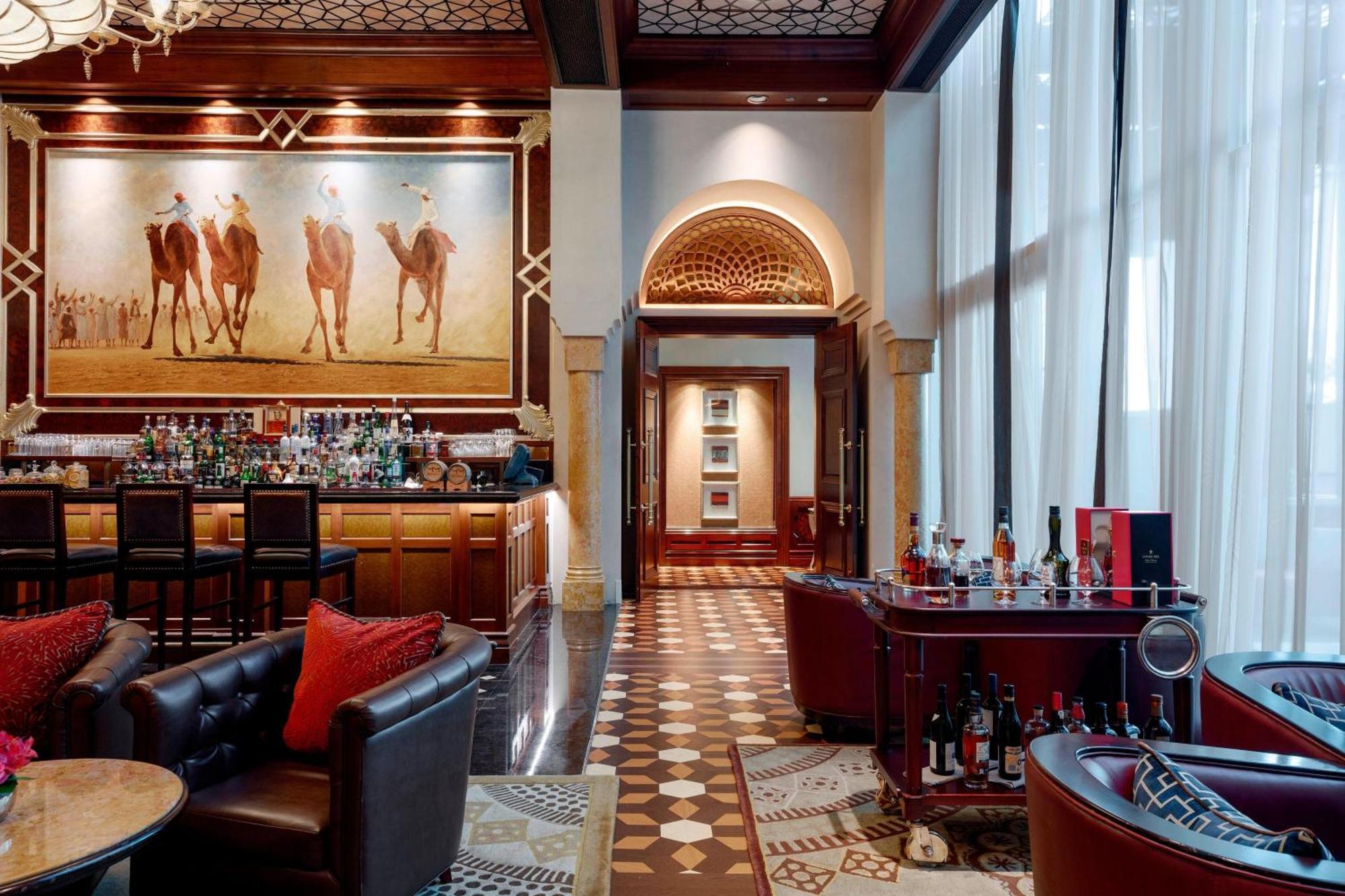 Hotel The St. Regis Abu Dhabi Esterno foto The bar at the Emirates Palace