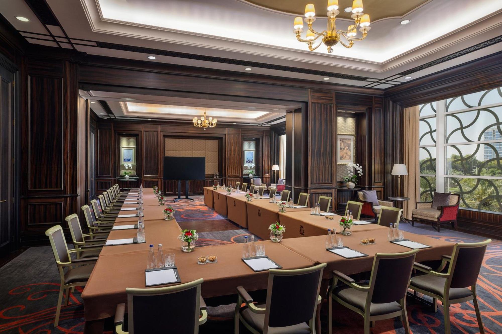 Hotel The St. Regis Abu Dhabi Esterno foto Meeting room