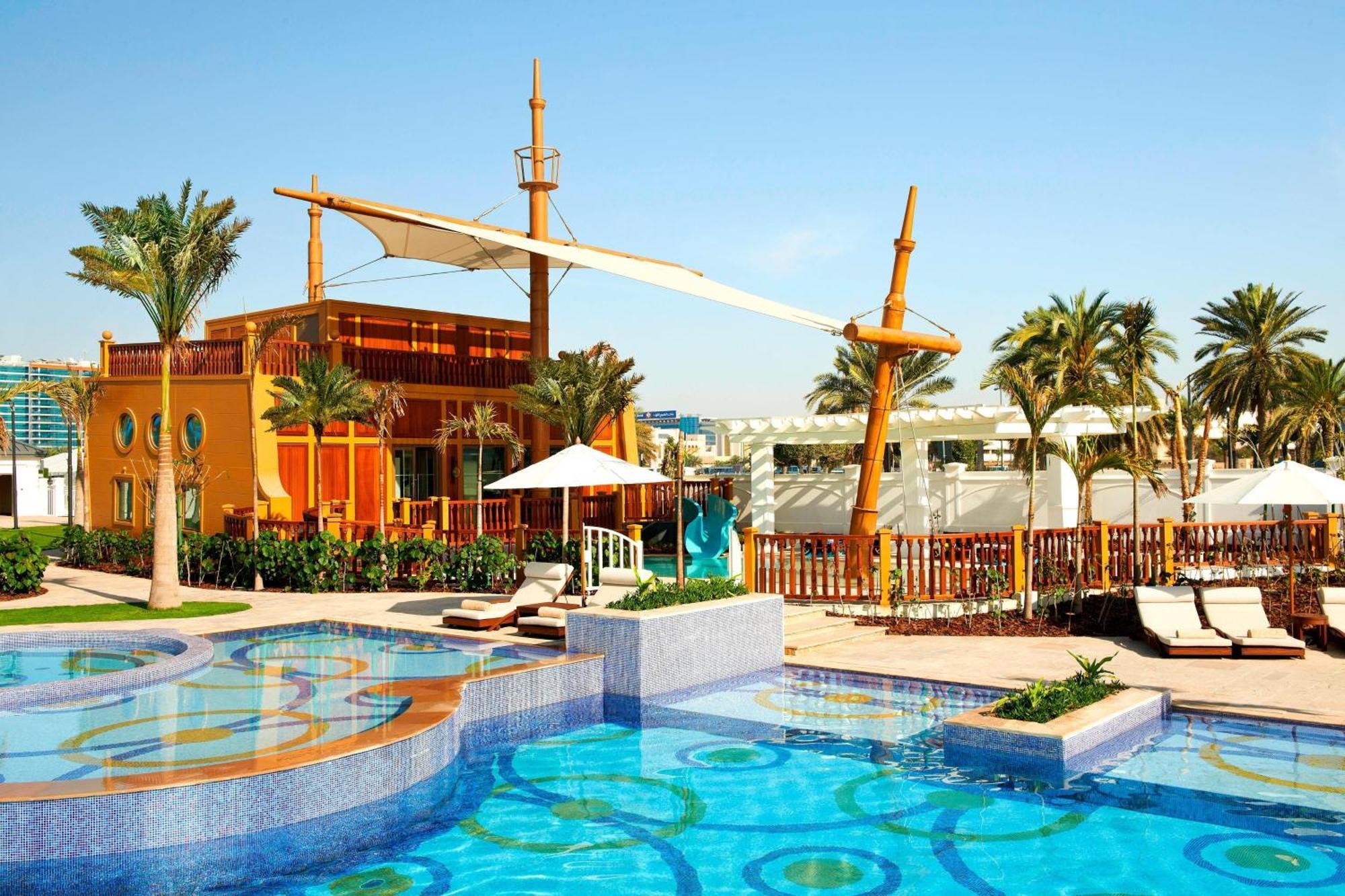 Hotel The St. Regis Abu Dhabi Esterno foto The swimming pool at the resort