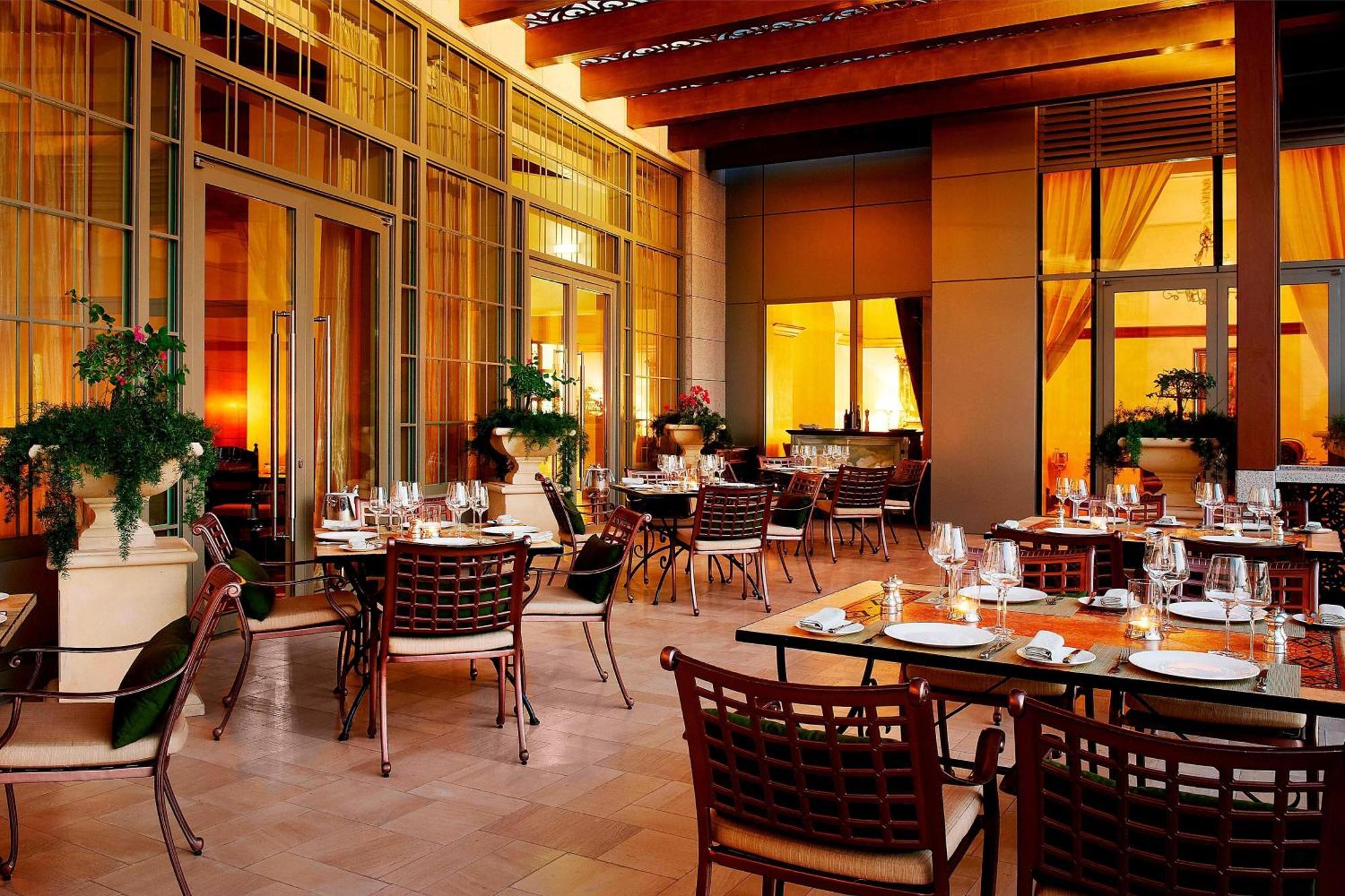 Hotel The St. Regis Abu Dhabi Esterno foto The restaurant at the Four Seasons Hotel