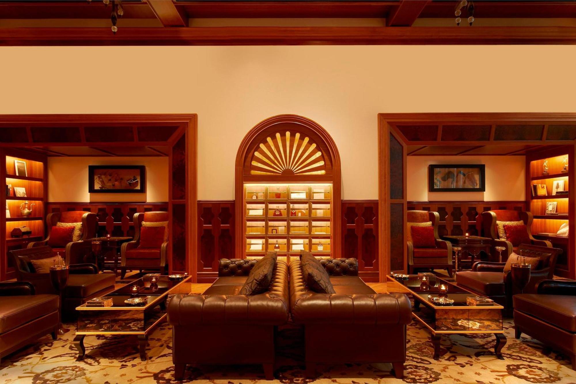 Hotel The St. Regis Abu Dhabi Esterno foto Interior of a PF. Chang's in Scottsdale, Arizona