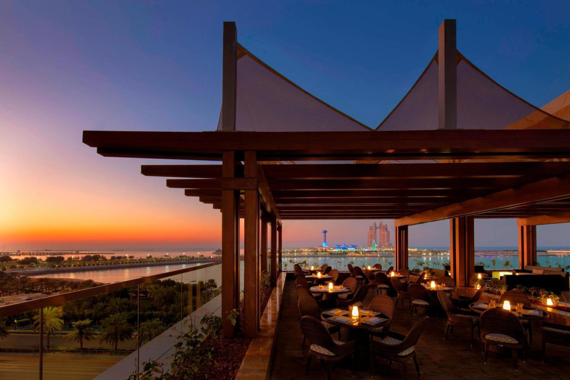 Hotel The St. Regis Abu Dhabi Esterno foto The View at The Palm Jumeirah